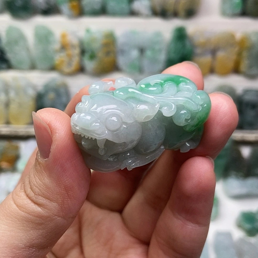 翡翠未镶嵌吊坠(赠链)