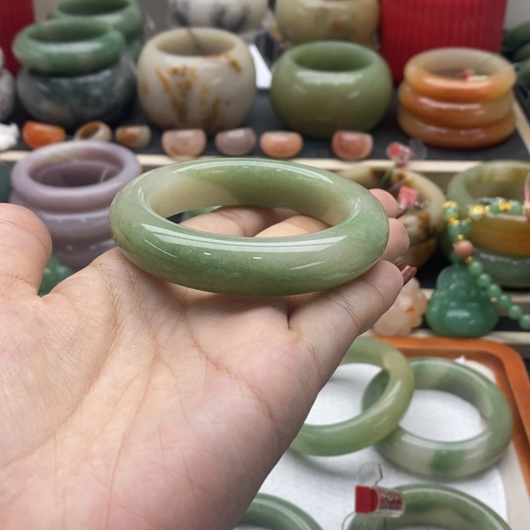 石英岩玉未镶嵌手镯