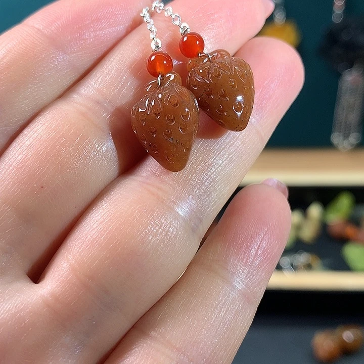 蛇纹石玉未镶嵌耳饰