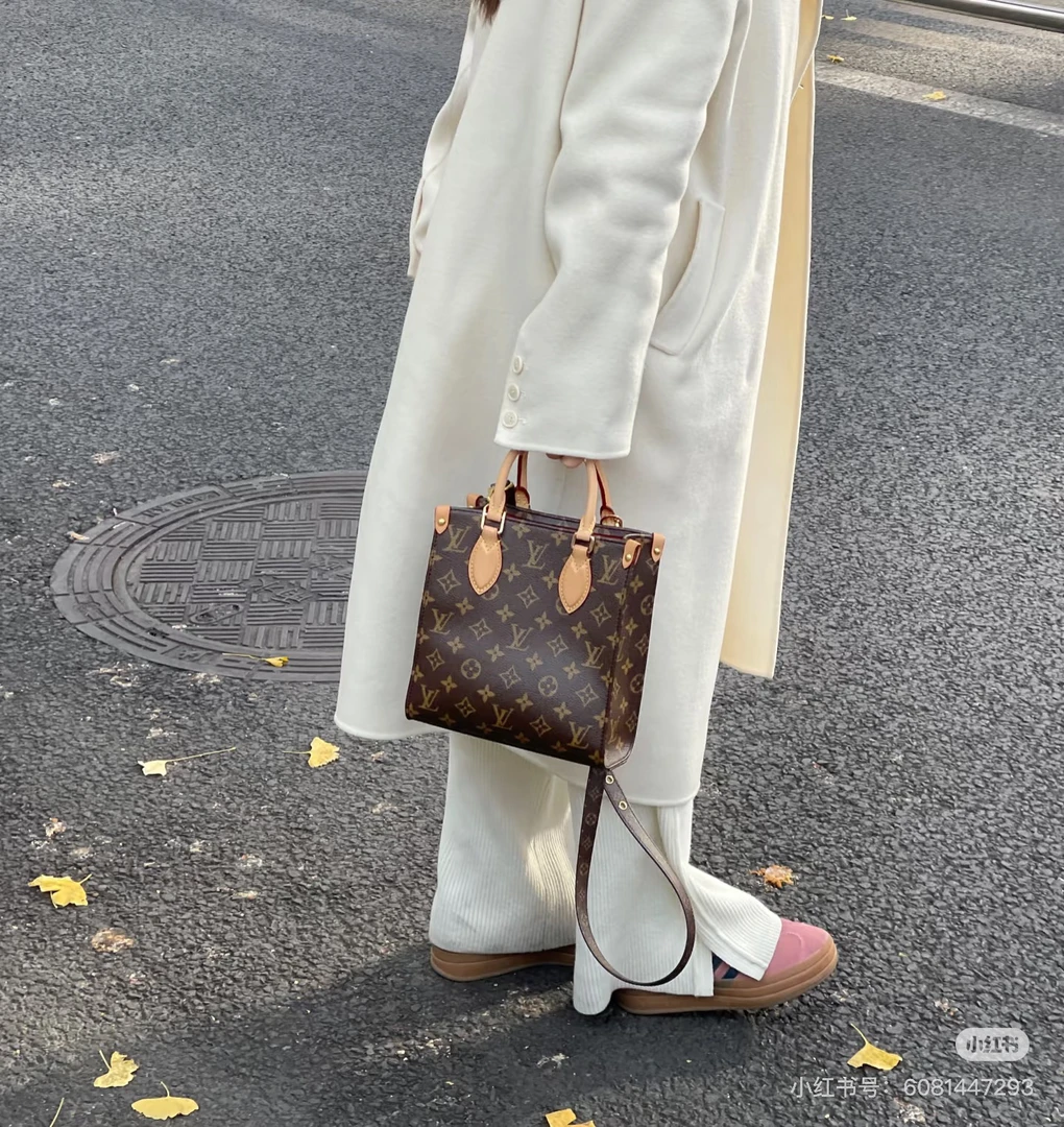 95新 LouisVuitton/路易威登 琴谱老花手提斜挎包
