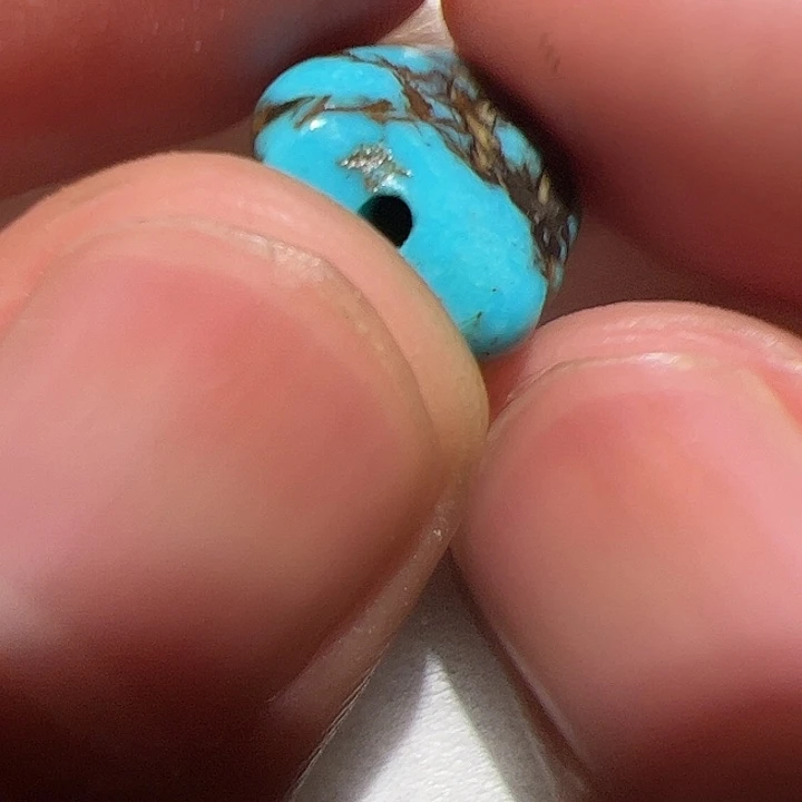 玻璃颈饰在这里的