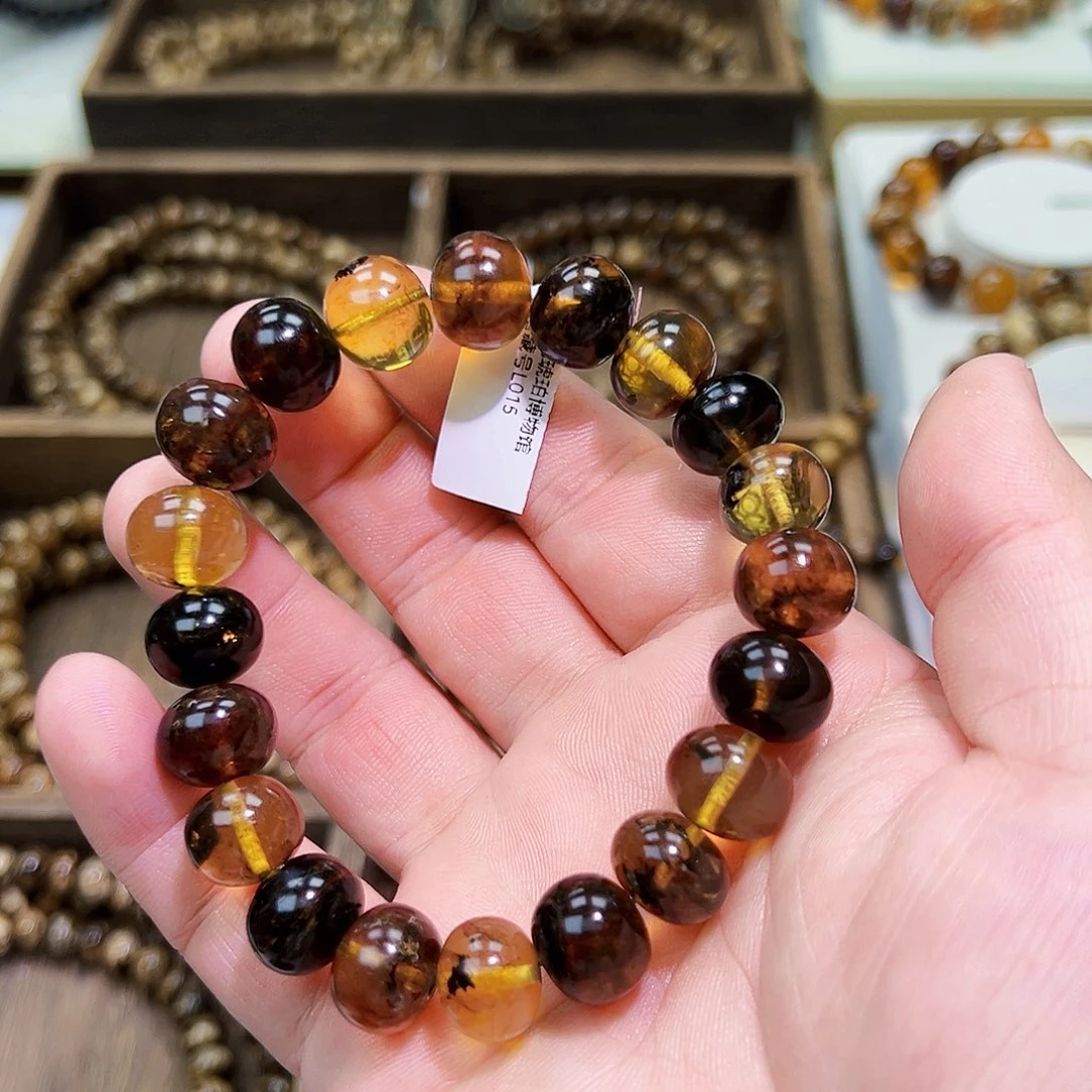 琥珀未镶嵌颈饰抚顺