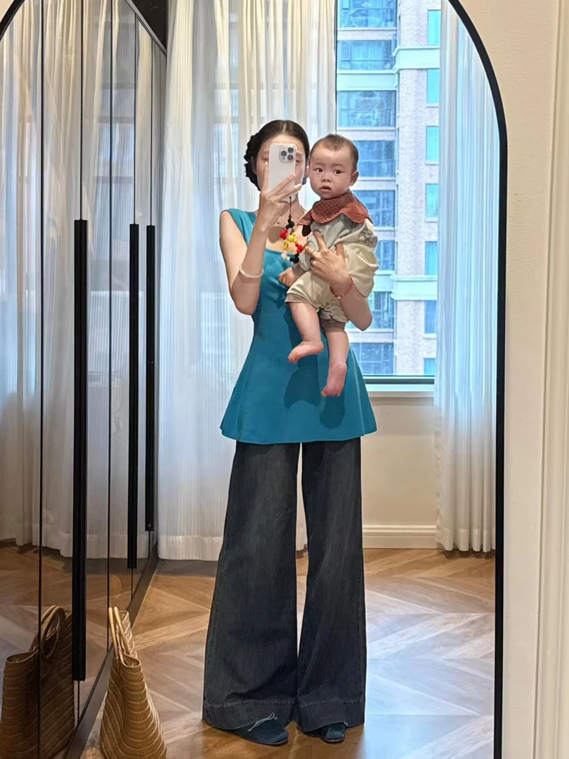 2025春夏新款小众设计感收腰方领蓝色上衣高腰阔腿显瘦牛仔裤套装
