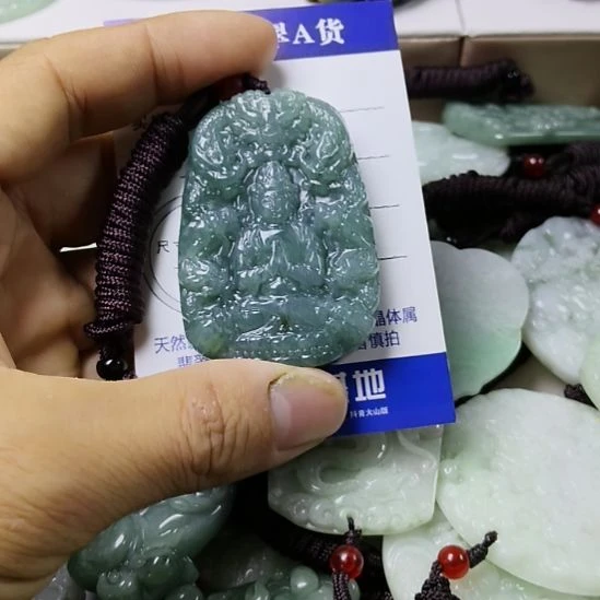 翡翠未镶嵌颈饰挂件