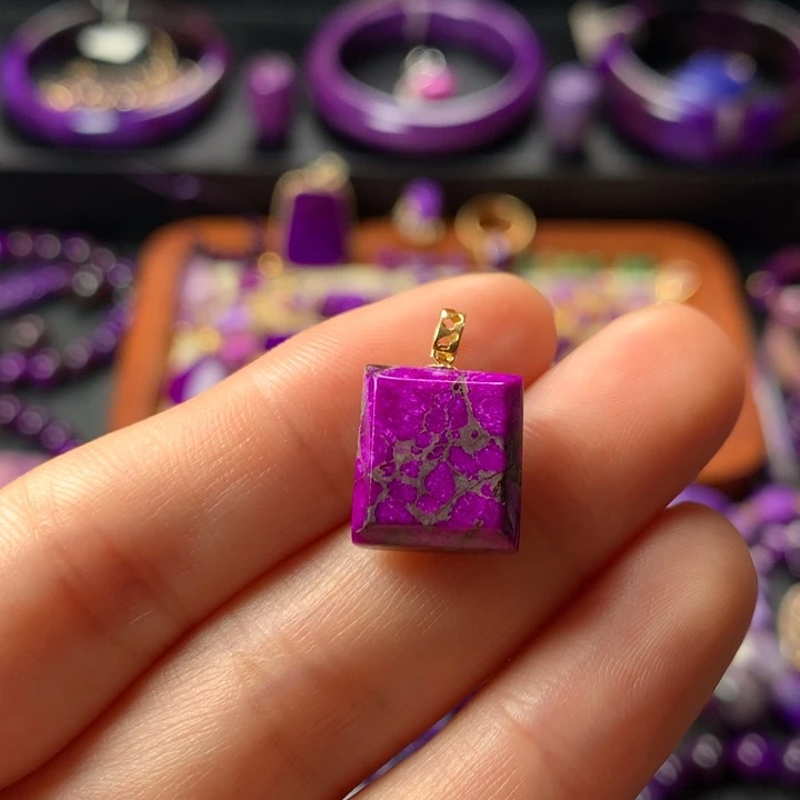 苏纪石（舒俱来）吊坠18K金镶嵌