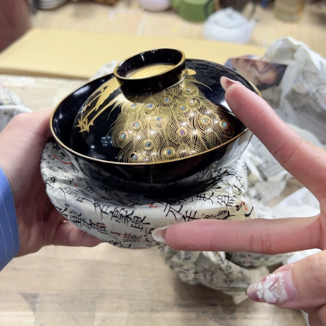 瓷片陶瓷和铝材料在一起