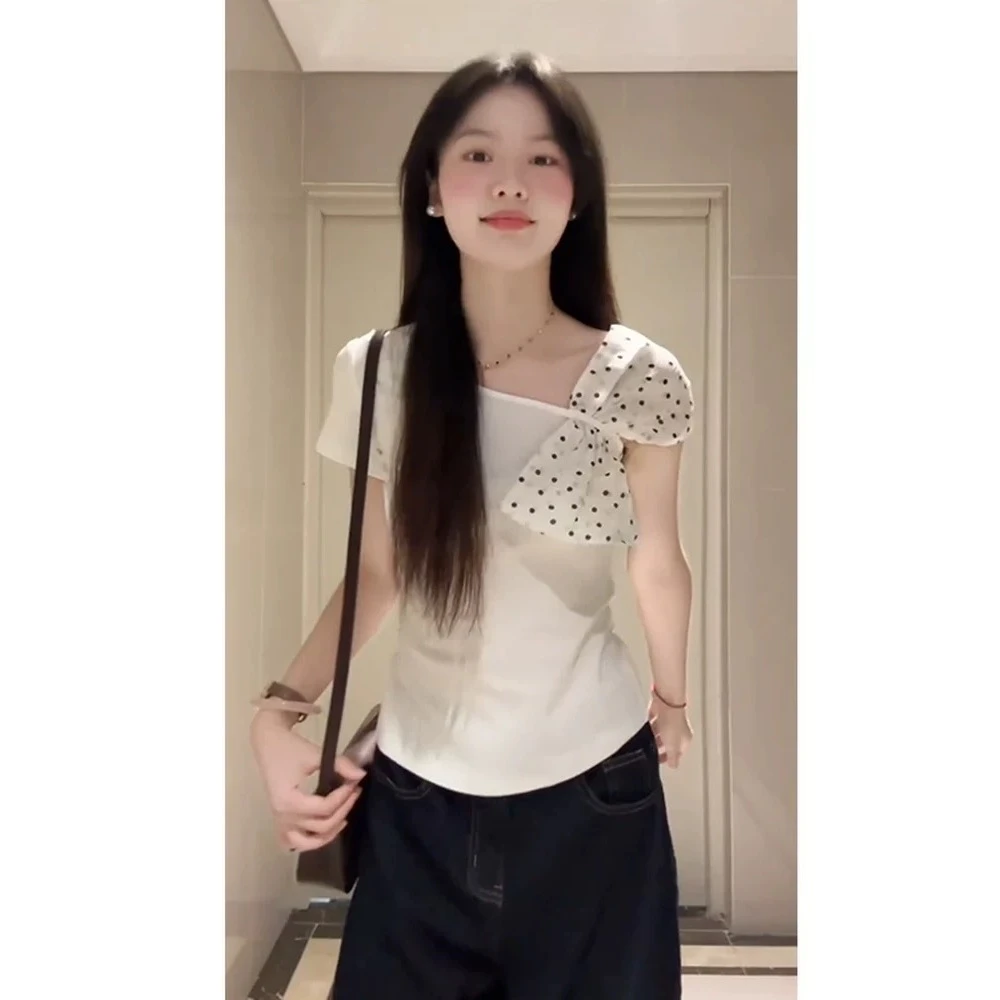 【蝴蝶结露肩T恤】2025夏季新款波点设计感斜肩修身上⾐小众