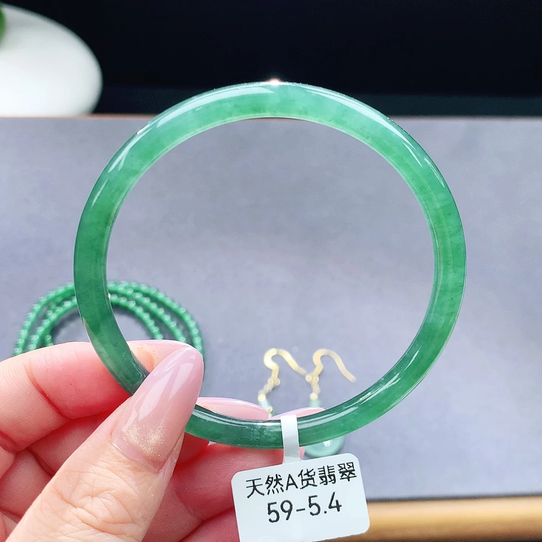 未镶嵌手镯（圆镯）翡翠