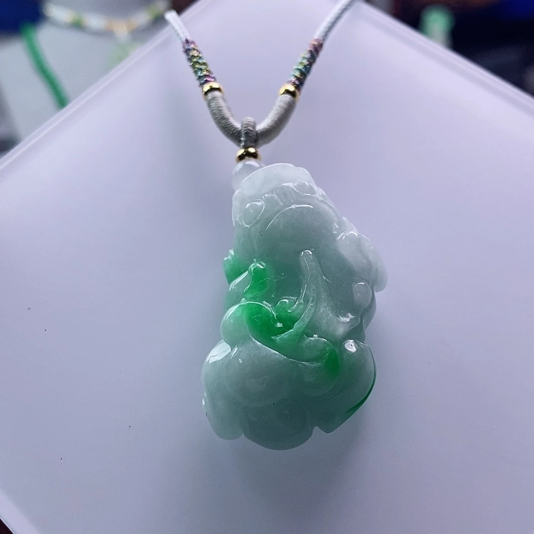翡翠未镶嵌吊坠(赠链)