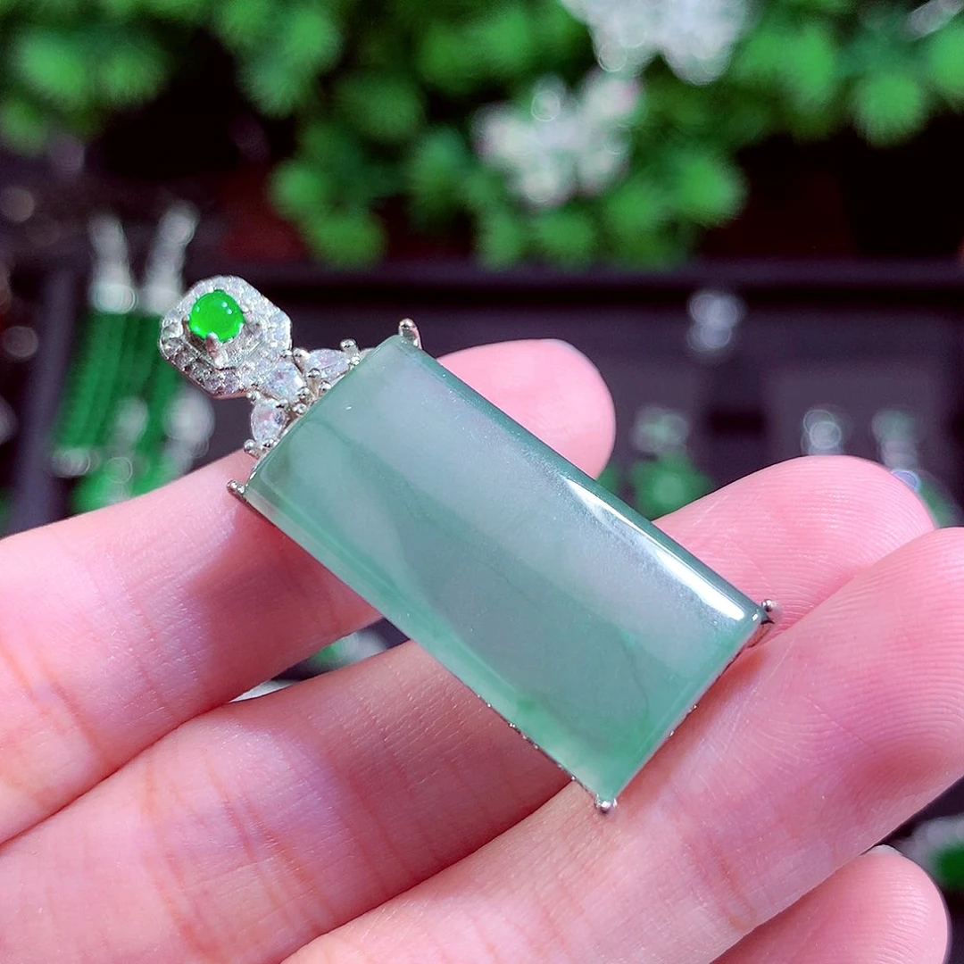 颈饰未镶嵌翡翠天然