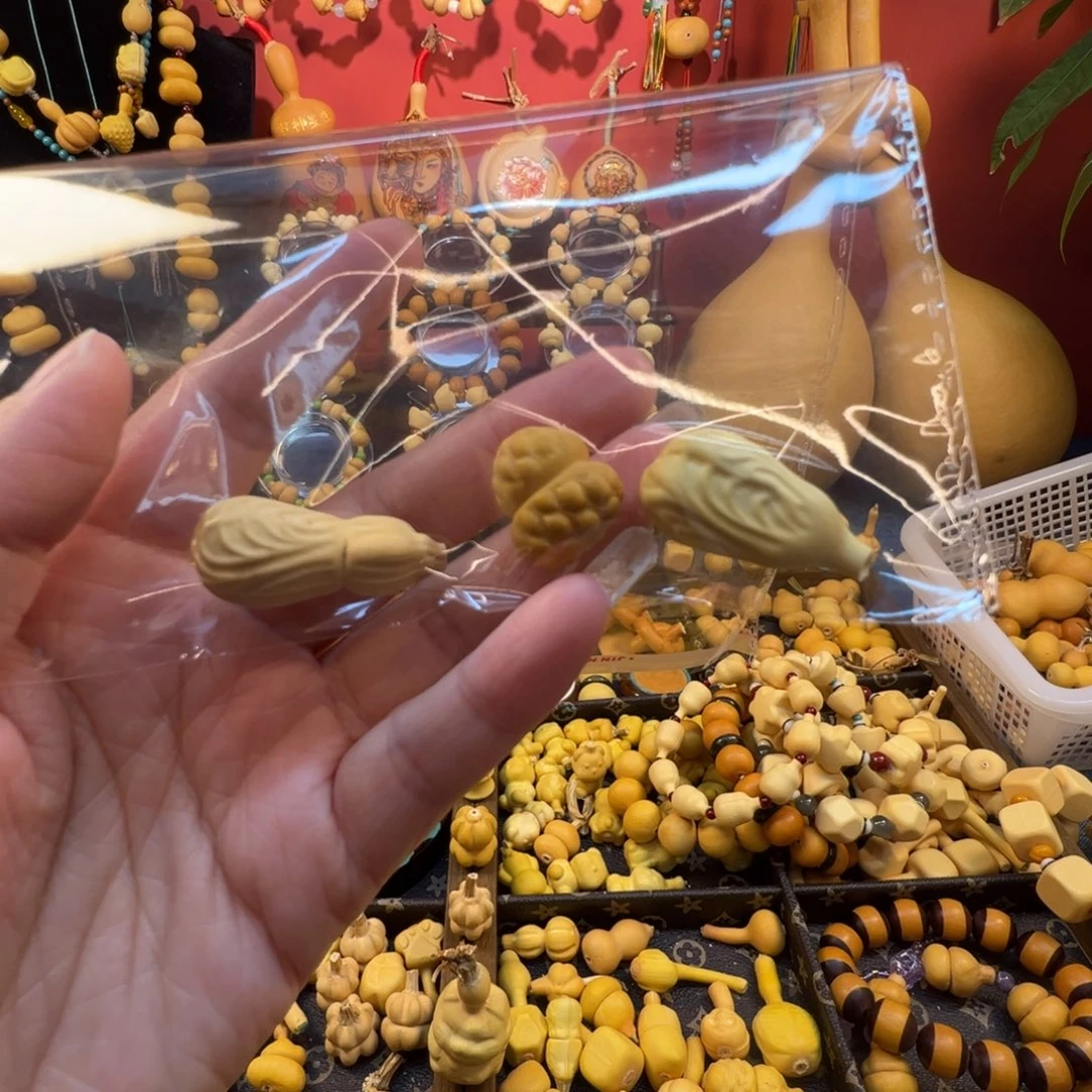 小白菜2，菠萝包钱袋1