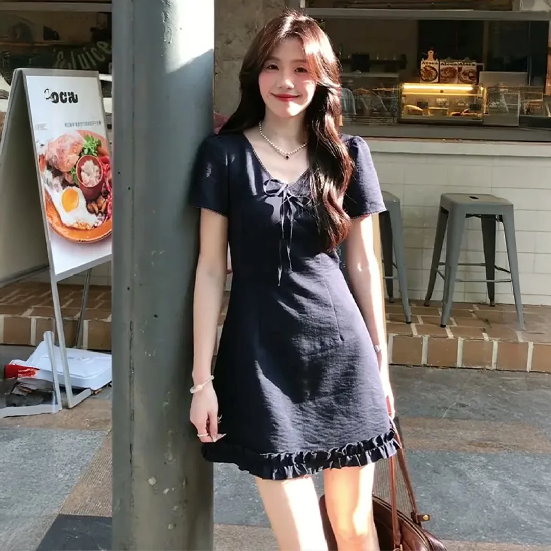 V领连衣裙女2025夏季新款法式气质系带花边短袖收腰显瘦百搭裙子