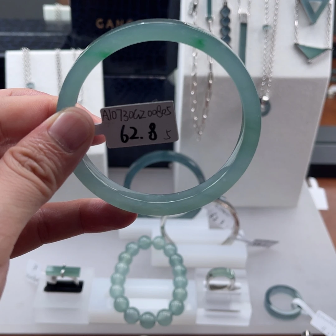 翡翠未镶嵌手镯62.85