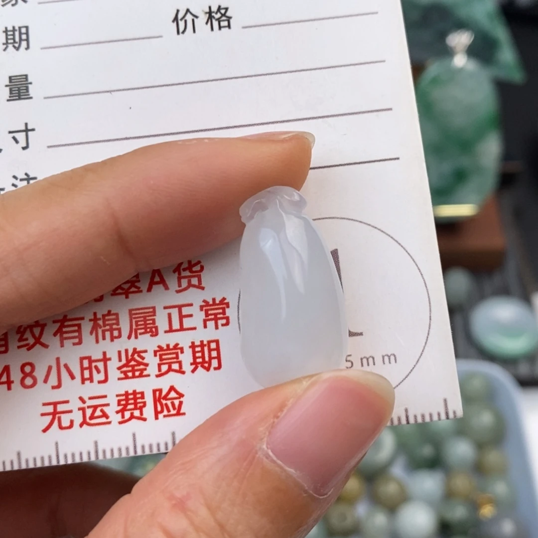 翡翠未镶嵌颈饰福瓜