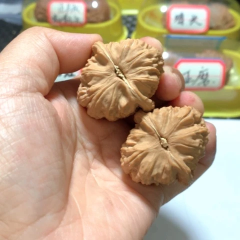 文玩核桃吊坠c****r三角白