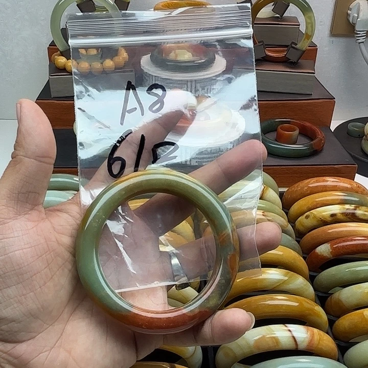 蛇纹石玉合金手镯阿****）