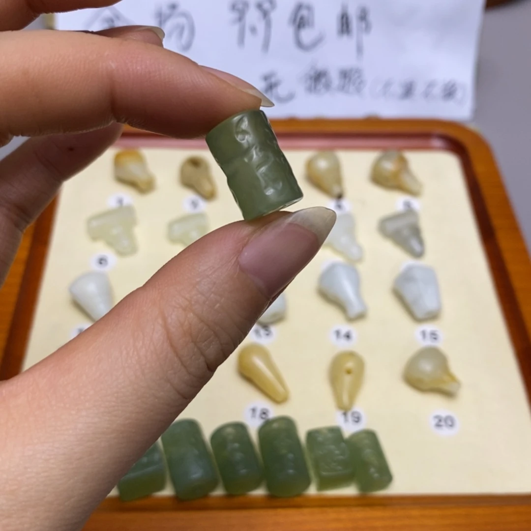 蛇纹石玉配饰合金到****乐