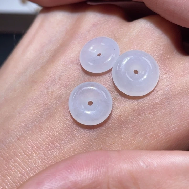 翡翠未镶嵌颈饰福利平安扣