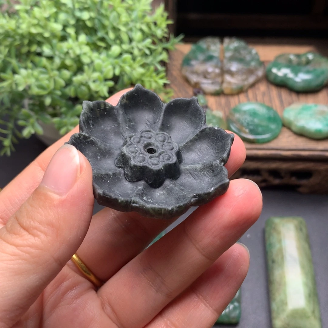 星***放独山玉未镶嵌颈饰