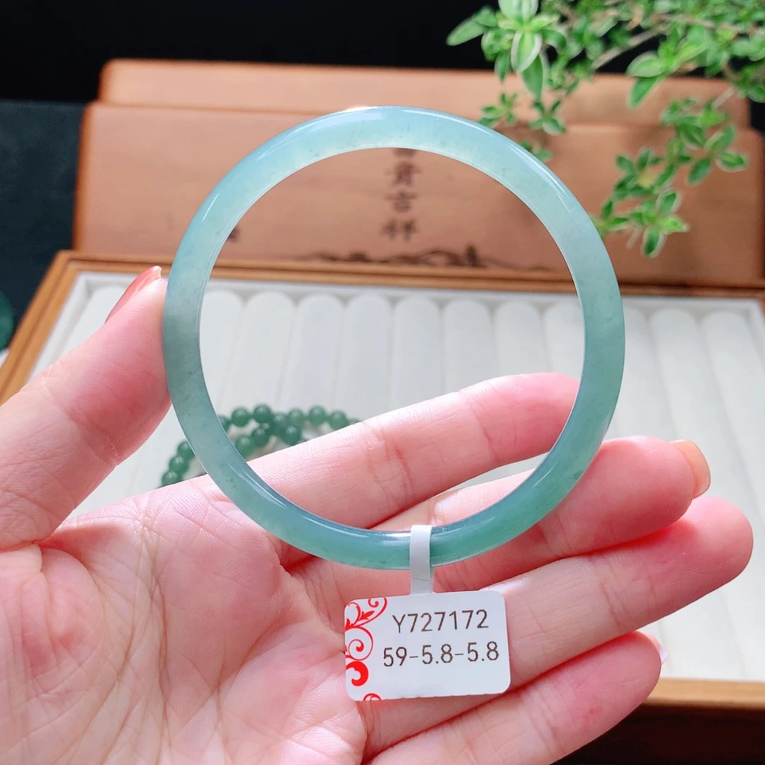 未镶嵌手镯（圆镯）翡翠