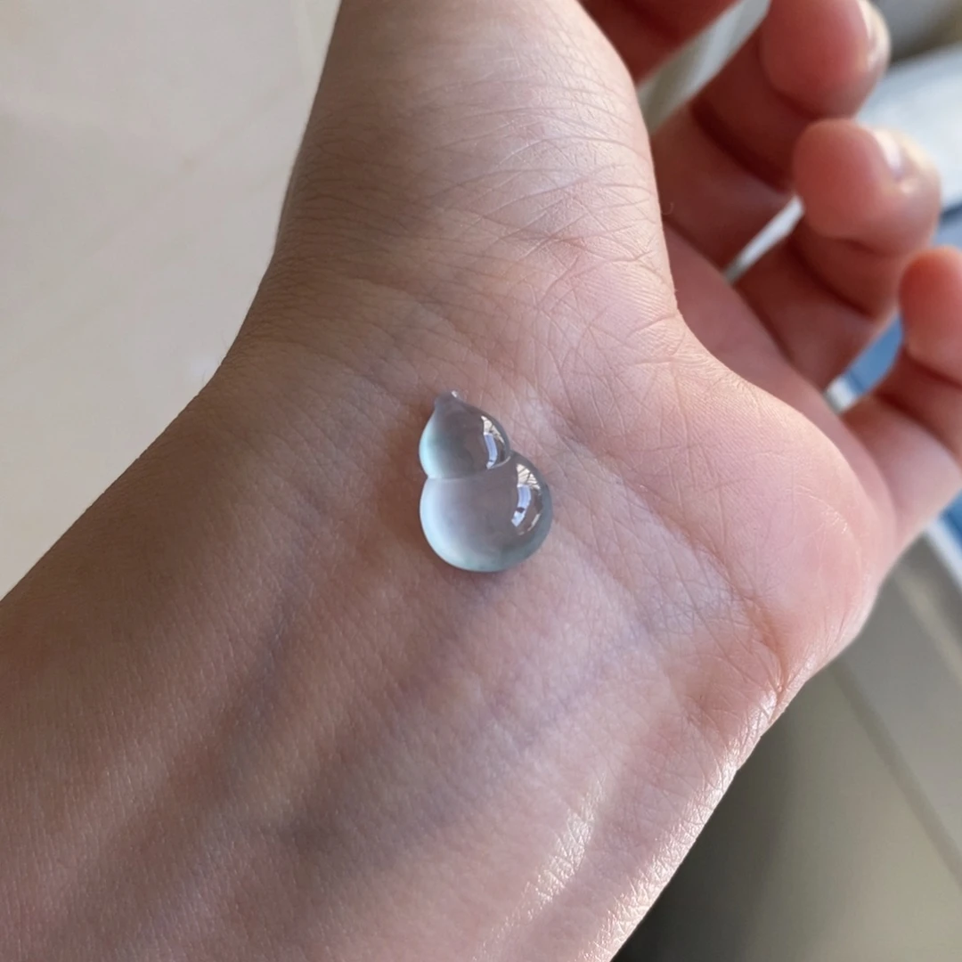 翡翠未镶嵌颈饰葫芦