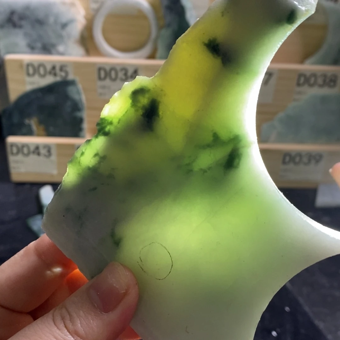 颈饰未镶嵌翡翠天然翡翠