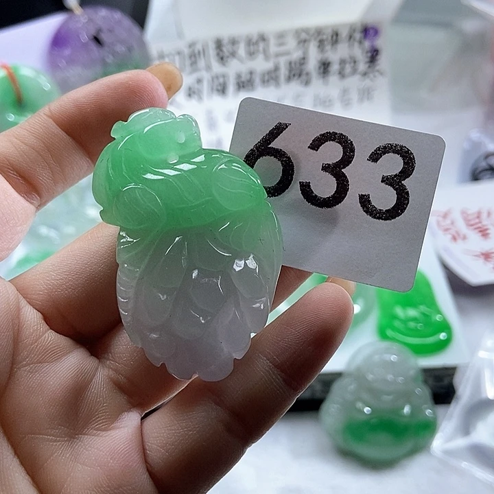 翡翠未镶嵌吊坠(赠链)