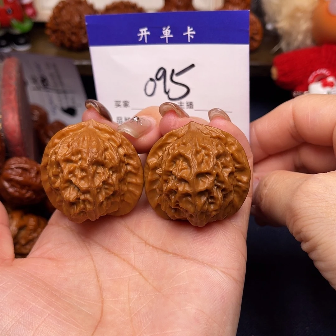 文玩核桃吊坠瓷娃娃37