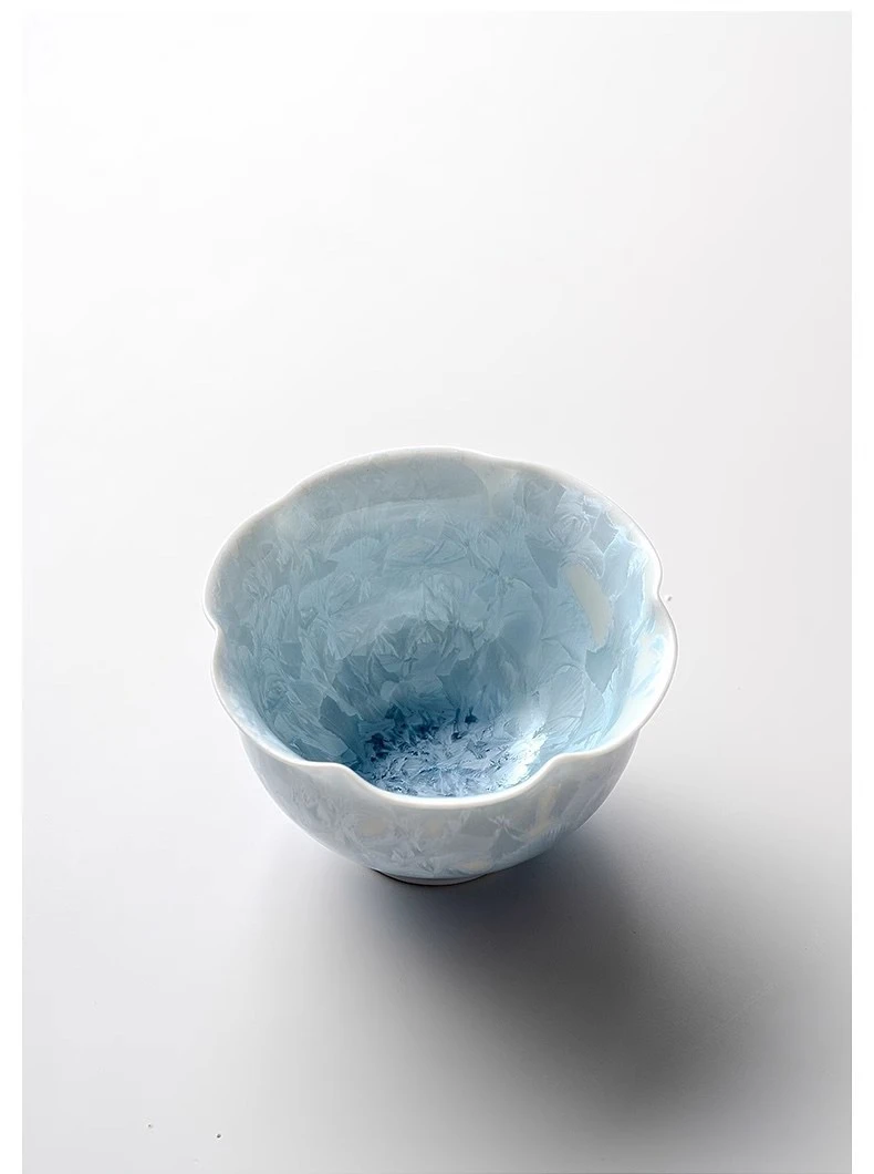 蓝色梦幻结晶釉花口主人杯