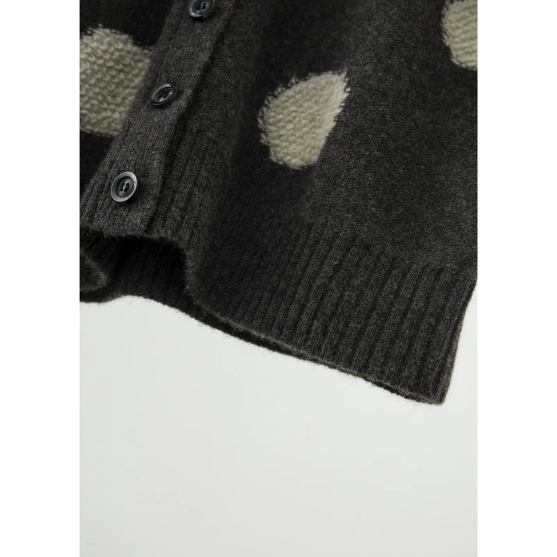 毛圈圆点V领排扣百搭针织开衫ZZS4H0108