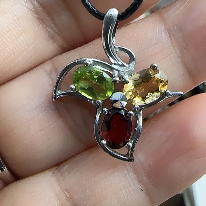 银S925镶嵌颈饰石榴石