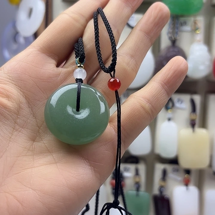 听***海石英质玉未镶嵌颈饰