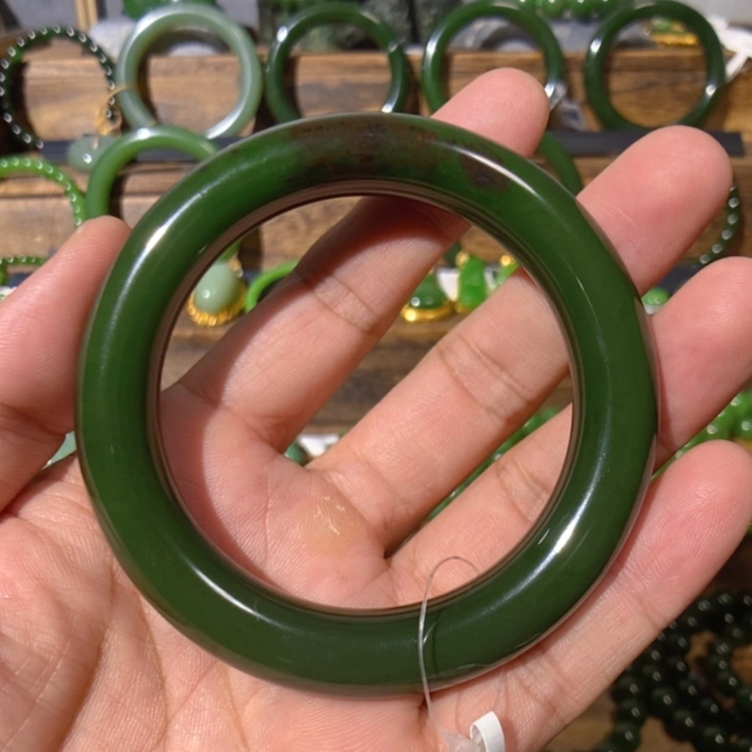 【闪购商品】吊坠(不含链)未镶嵌和田玉俄七聚红皮菠菜绿手镯 56.2