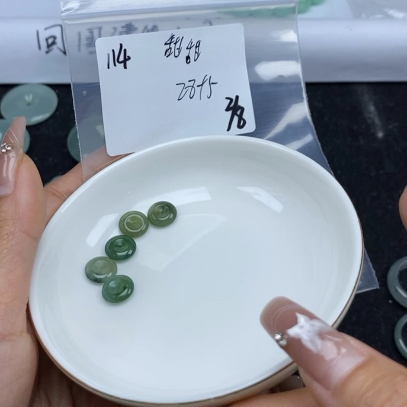 【闪购商品】翡翠颈饰未镶嵌甜**彤