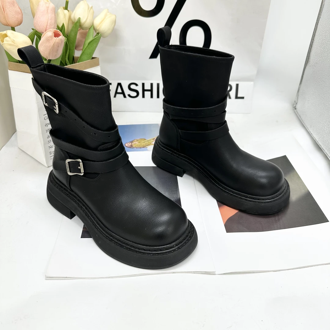 新款气质休闲百搭女士烟筒靴A/DDW/603-3