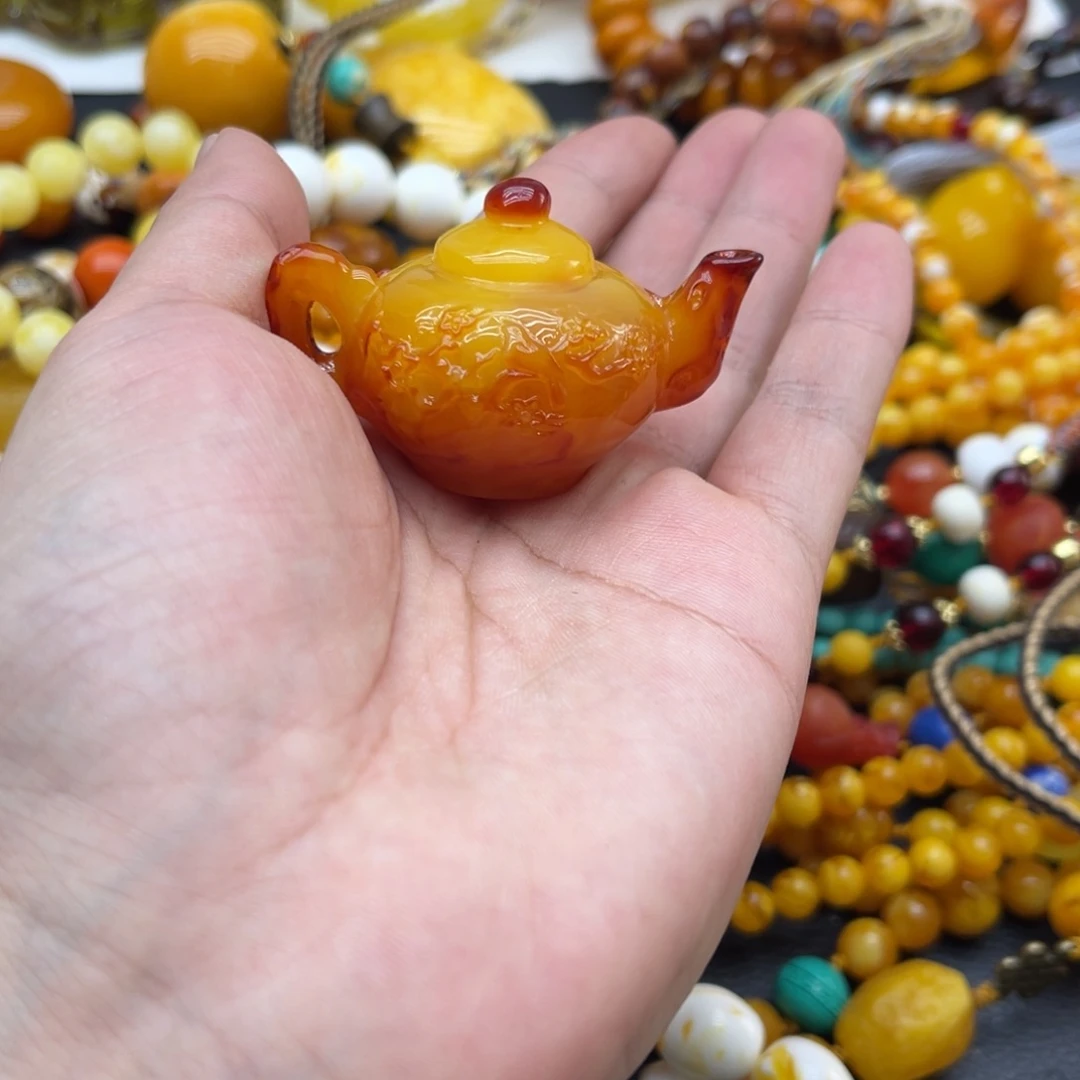 俏色巧雕把把壶手把