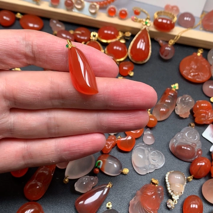 南红玛瑙未镶嵌颈饰