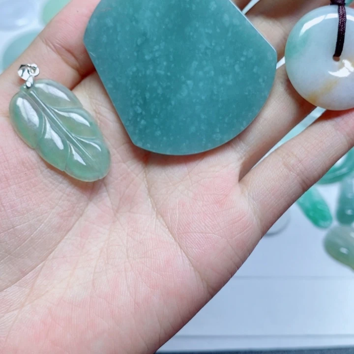 翡翠未镶嵌颈饰叶子,平安扣,无事牌,平安扣