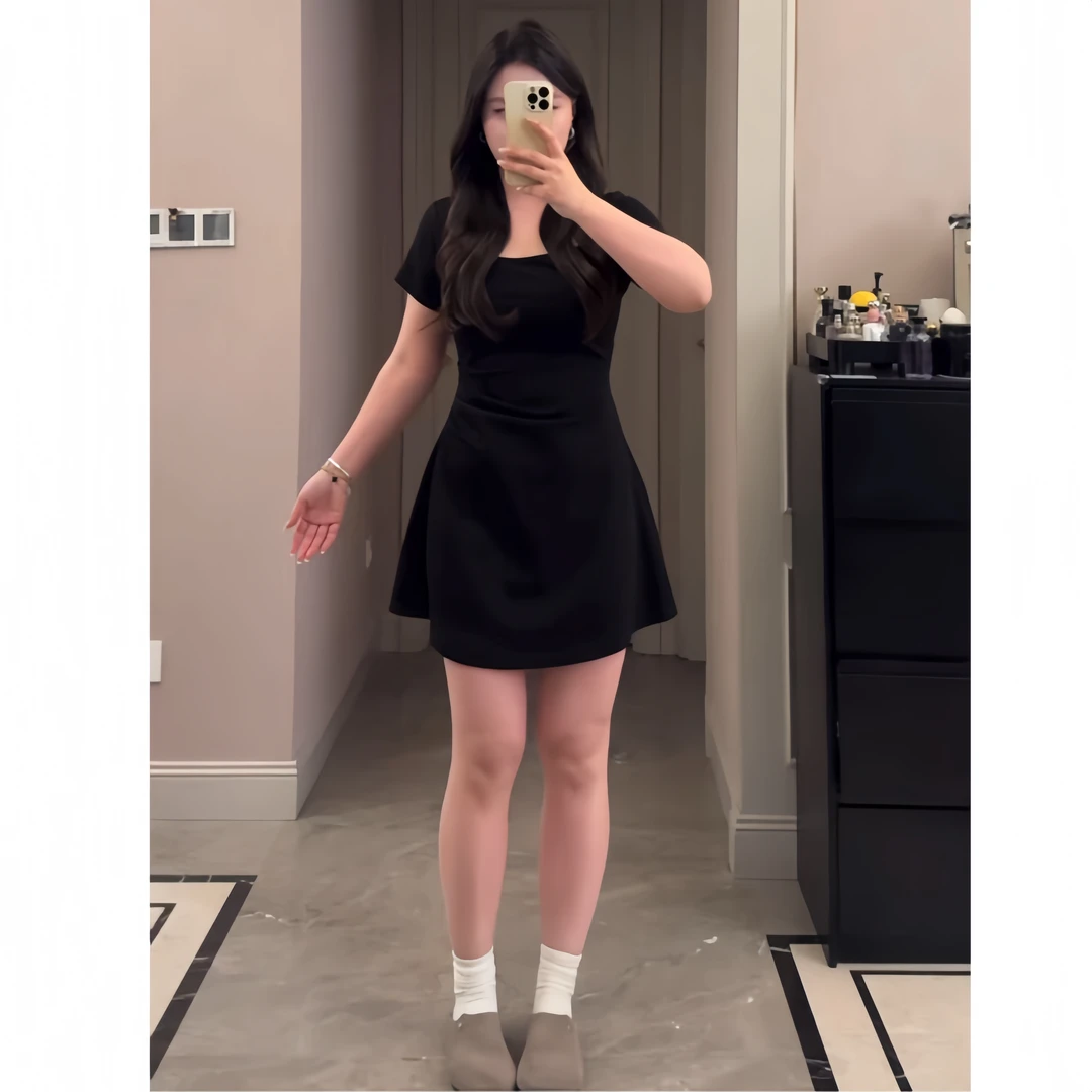 褶皱显瘦短裙微胖辣妹大方领性感收腰连衣裙法式休闲夏季新款女装