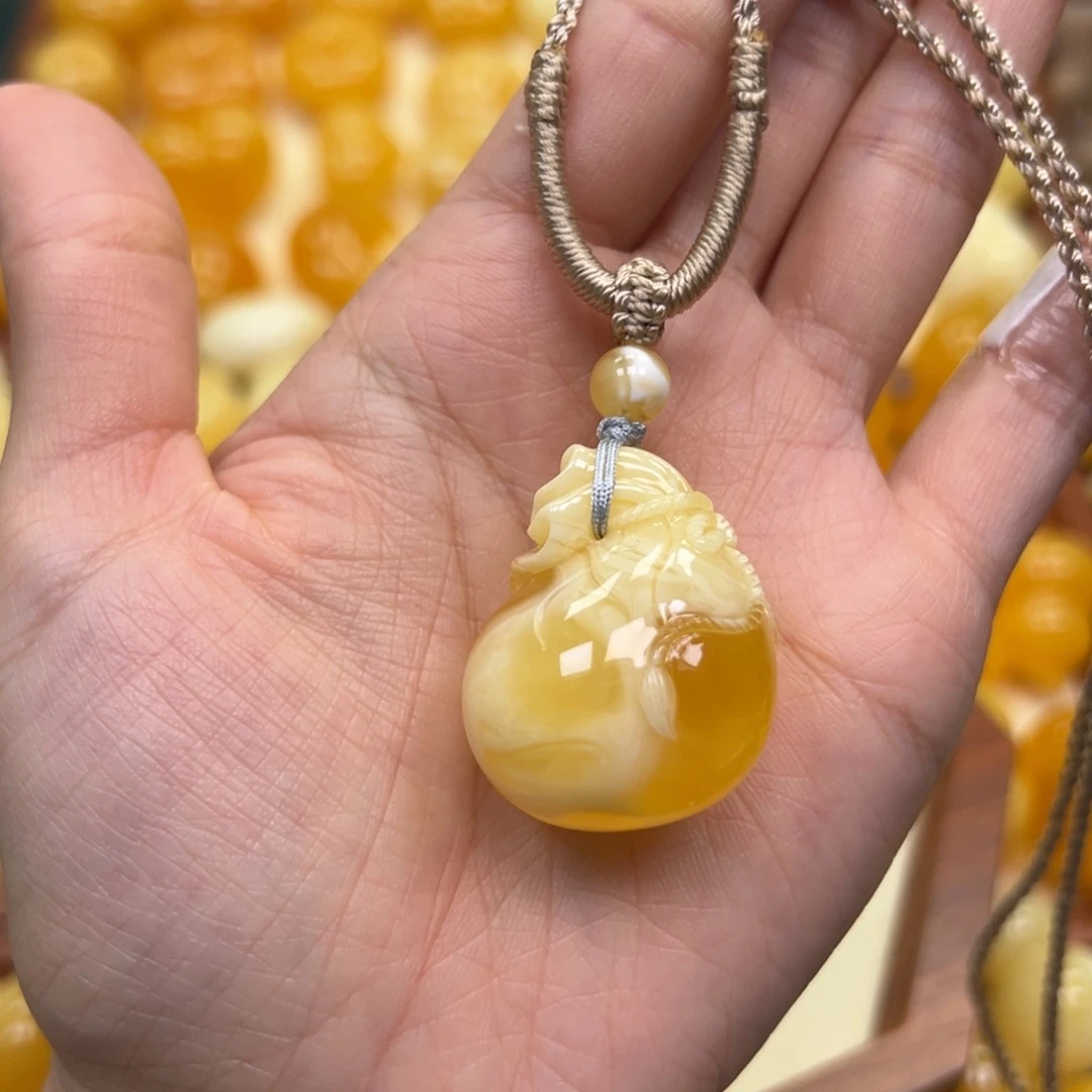 帆***琥珀未镶嵌颈饰蜜蜡