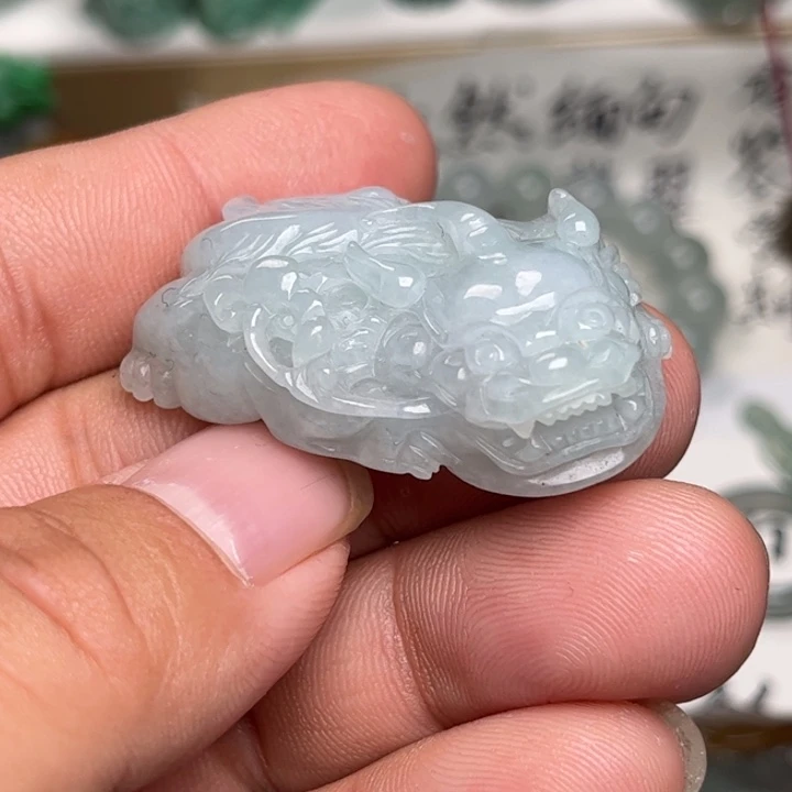 翡翠未镶嵌颈饰貔貅