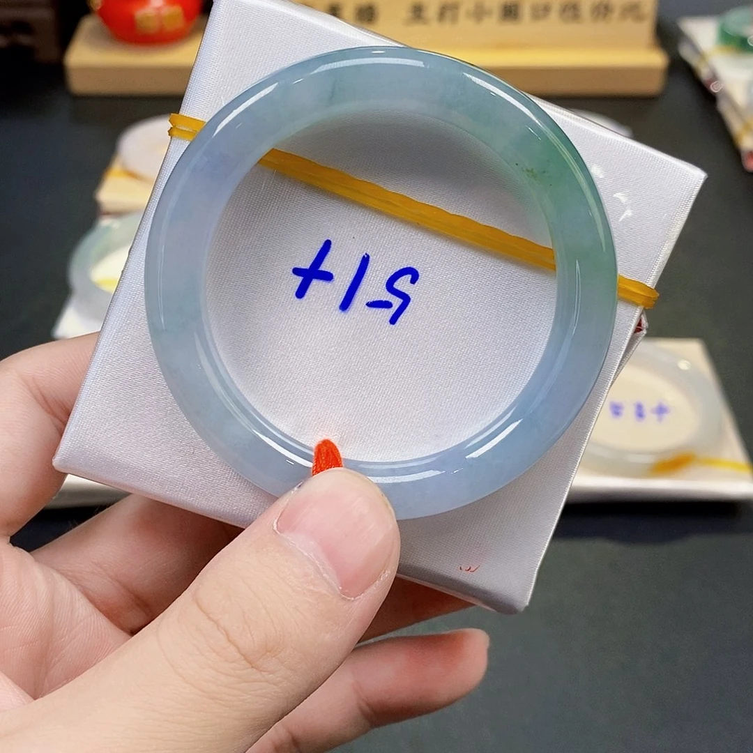 翡翠手镯未镶嵌翡翠手镯