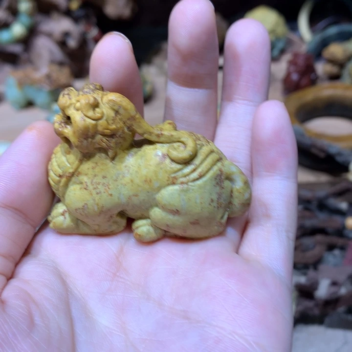 未镶嵌岫岩河磨玉（透闪石质玉）把件