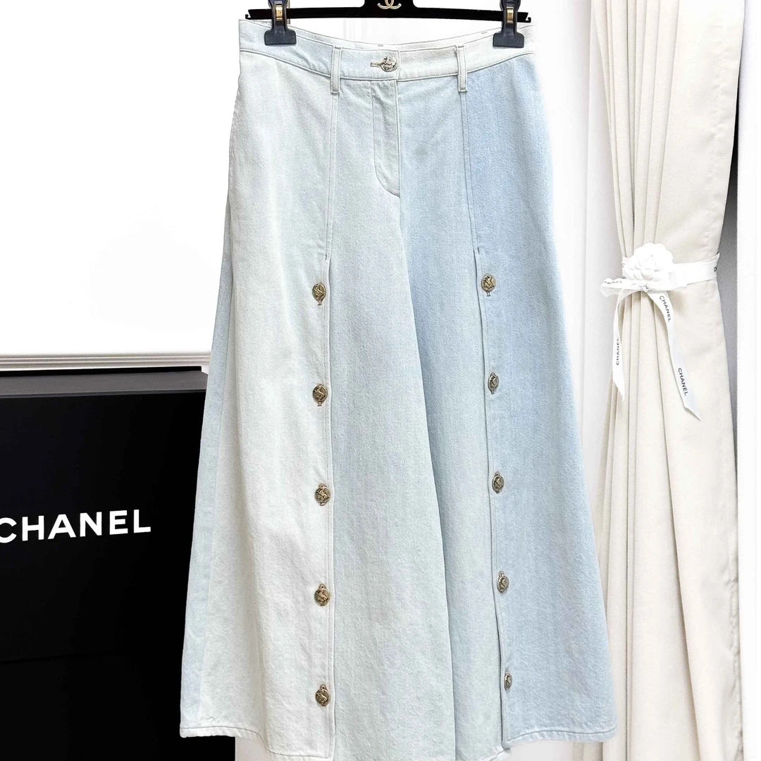99新 Chanel/香奈儿 38码 浅蓝色 金扣 牛仔 阔腿长裤