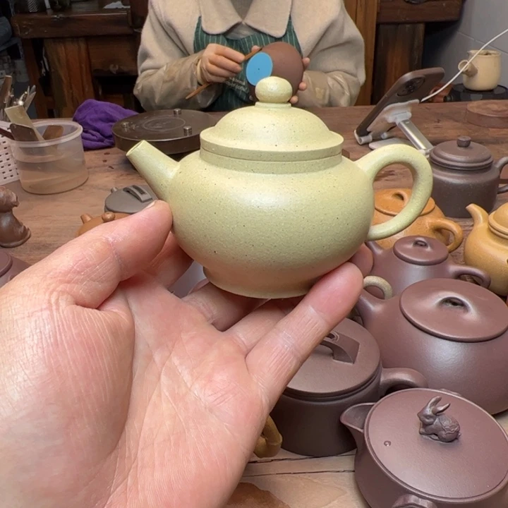 本山绿泥茶壶小****外本绿泥半手精工制作句伦170c c