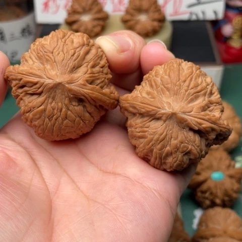 【闪购商品】文玩核桃吊坠柳*玉45全品绣球