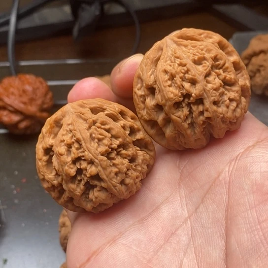 文玩核桃吊坠大粗筋