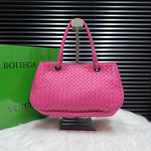 95新/葆蝶家/妃鱼/单肩包/市场价13800/250124LT0013