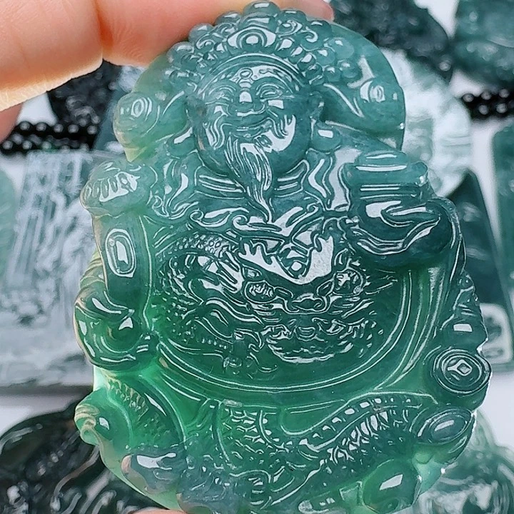 翡翠未镶嵌颈饰多样性发其一