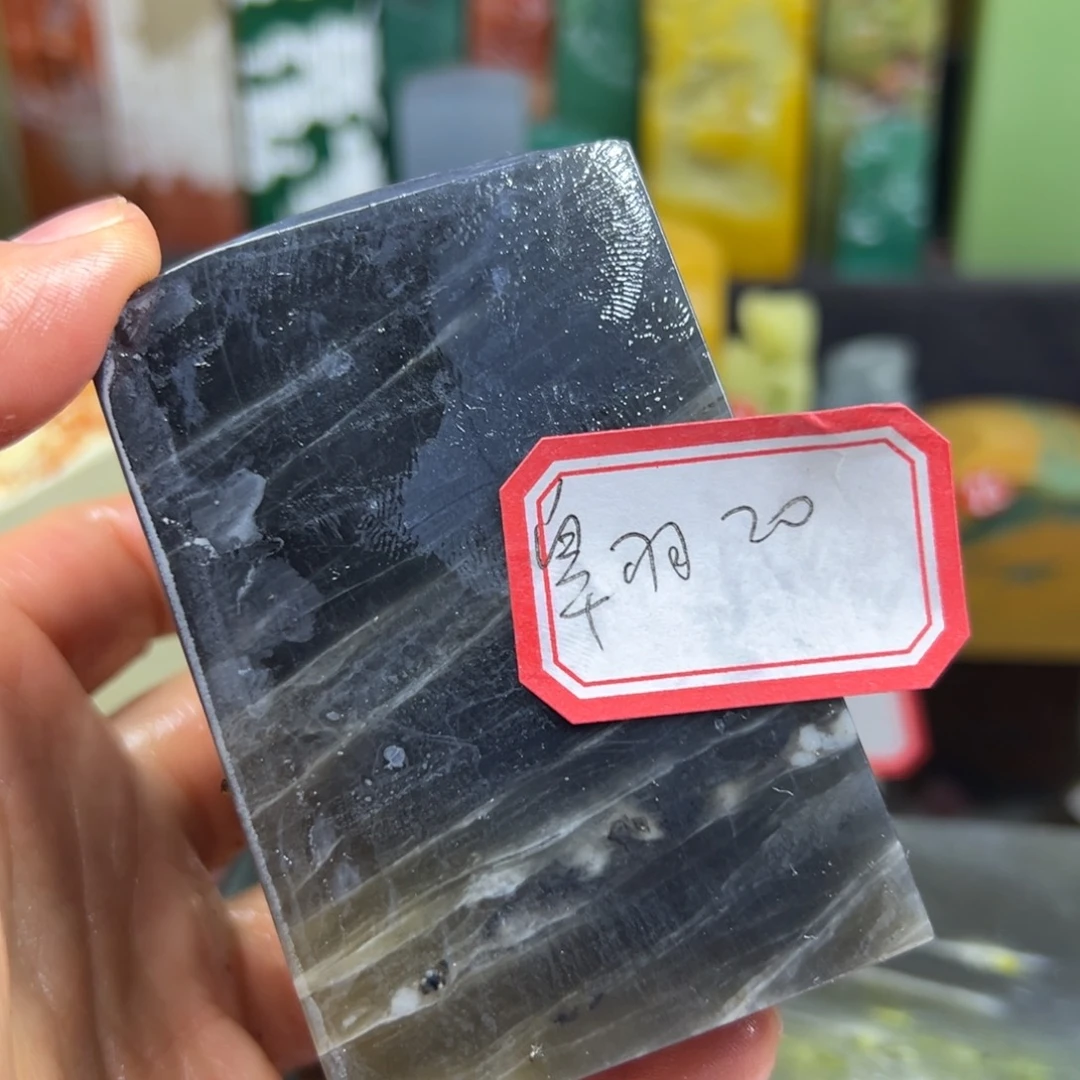 昌化石印石翱**鹰在家门口看你